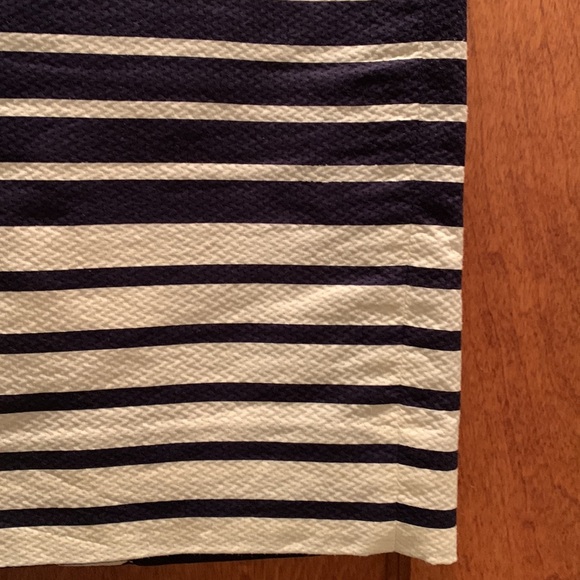 J. Crew womens pencil skirt. Navy & cream striped. Size 0 - Picture 3 of 7